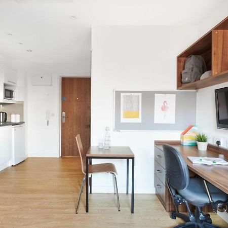 Zeni Central Exeter Studios Экстерьер фото