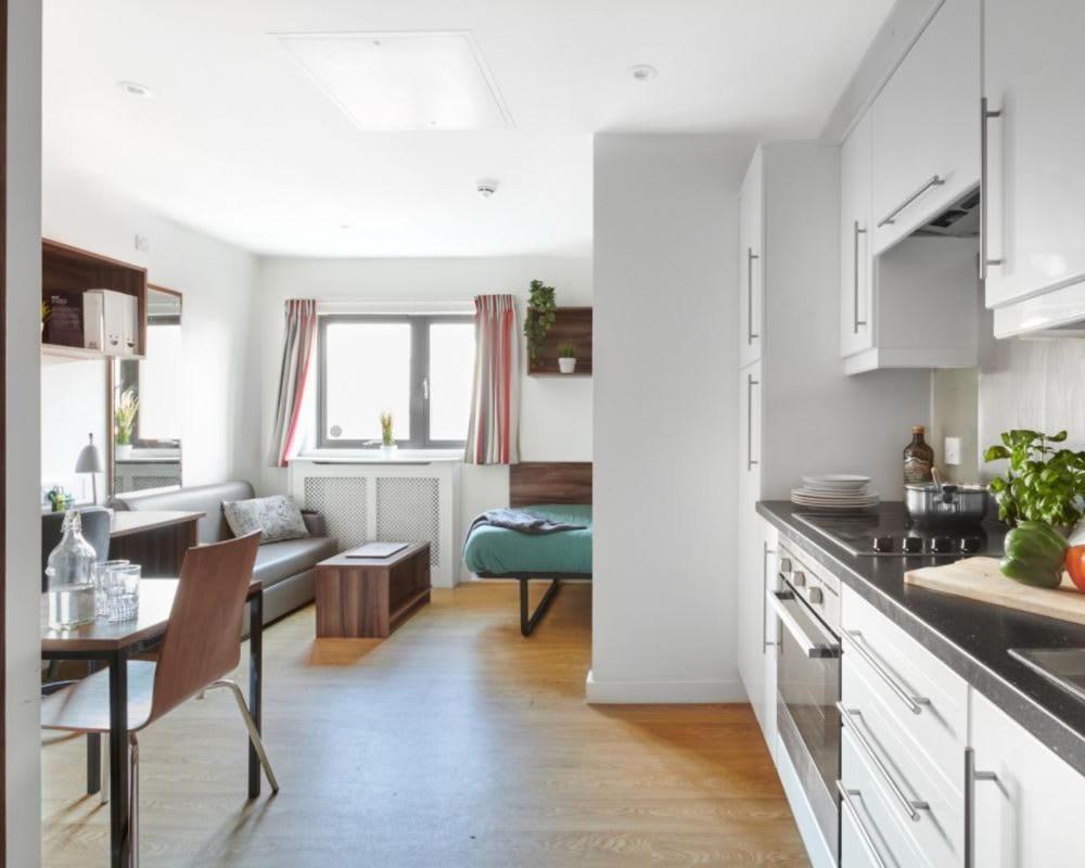 Zeni Central Exeter Studios Экстерьер фото