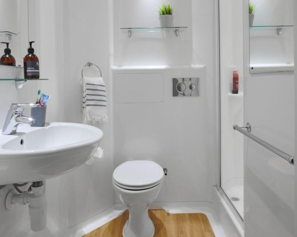 Zeni Central Exeter Studios Экстерьер фото